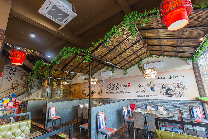 400平山里人家湘菜館裝修設計